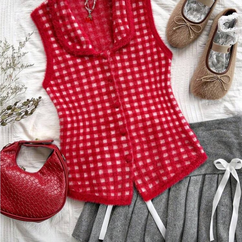 Knitted sweater vest